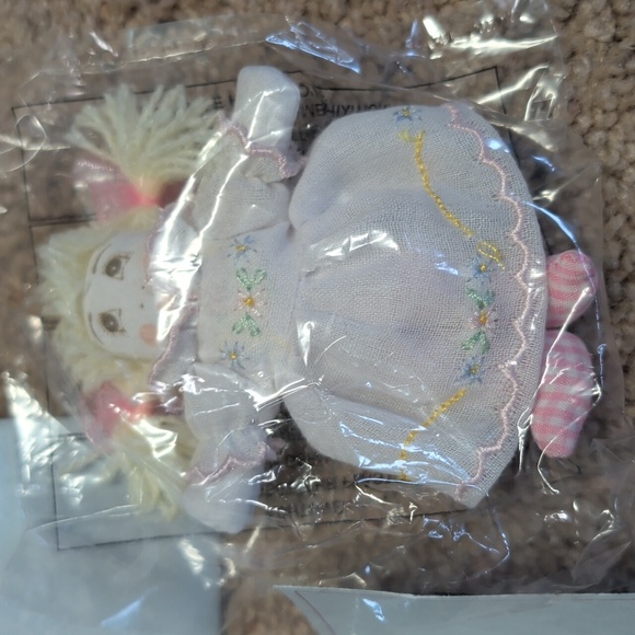 Marie Osmonds Sunshine And Happiness Collectible Doll - Picture 3 of 10